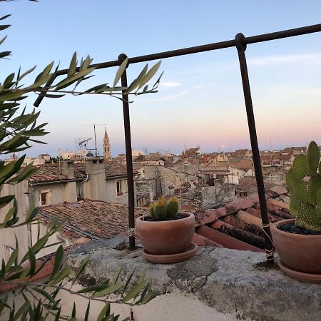 Appartement Avec Terrasse Panoramique Au Coeur De Nîmes Exteriér fotografie