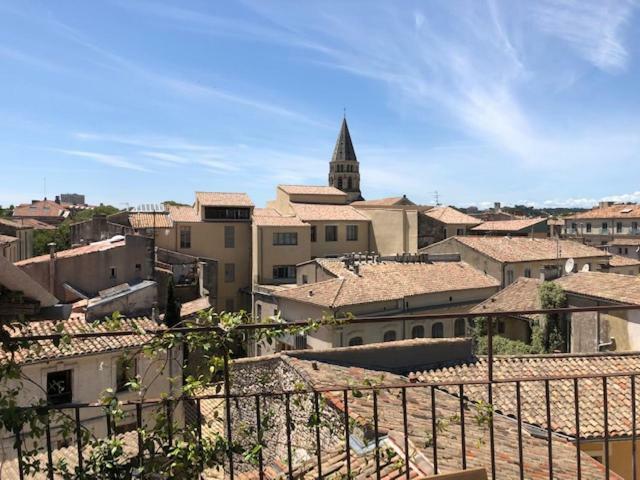 Appartement Avec Terrasse Panoramique Au Coeur De Nîmes Exteriér fotografie