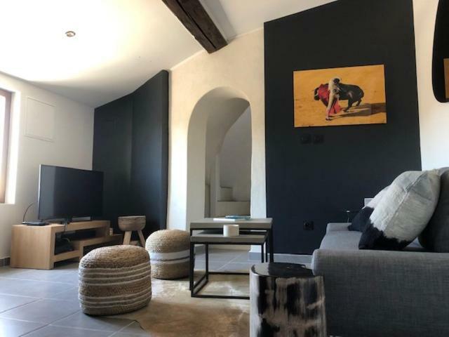 Appartement Avec Terrasse Panoramique Au Coeur De Nîmes Exteriér fotografie
