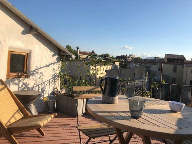 Appartement Avec Terrasse Panoramique Au Coeur De Nîmes Exteriér fotografie