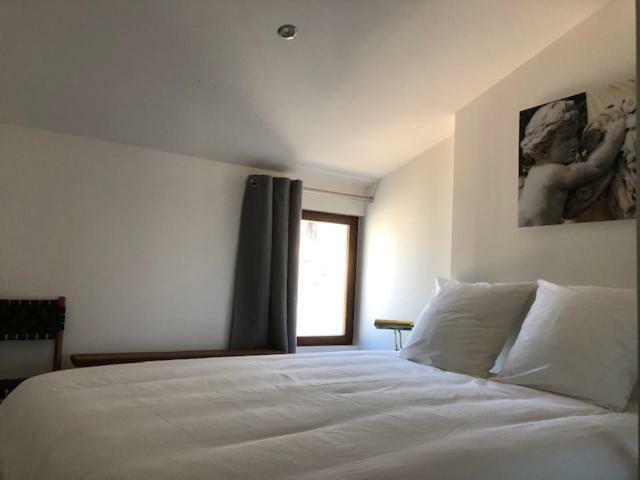 Appartement Avec Terrasse Panoramique Au Coeur De Nîmes Exteriér fotografie