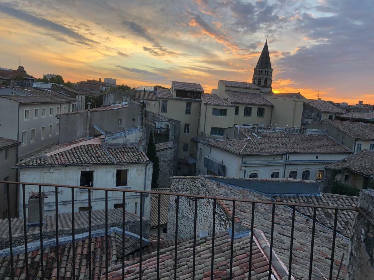 Appartement Avec Terrasse Panoramique Au Coeur De Nîmes Exteriér fotografie