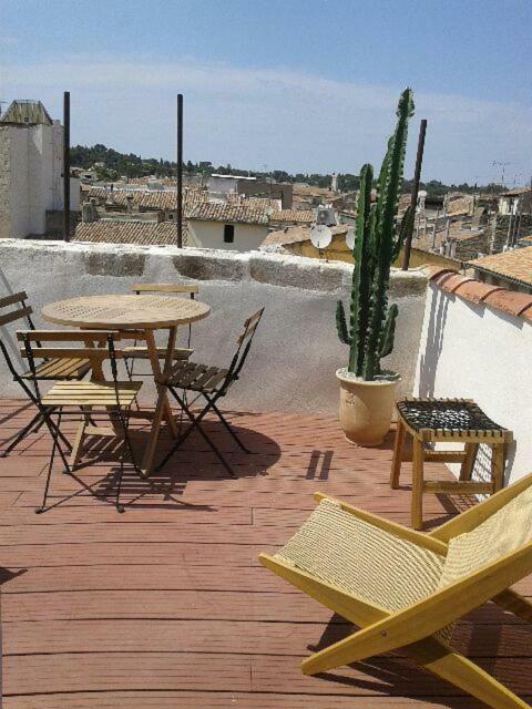 Appartement Avec Terrasse Panoramique Au Coeur De Nîmes Exteriér fotografie